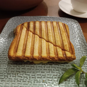 Sandwiche tostado caliente Tinku